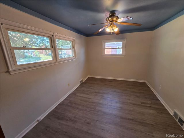 8960 Arnold Avenue, Redford Charter Township, MI 48239