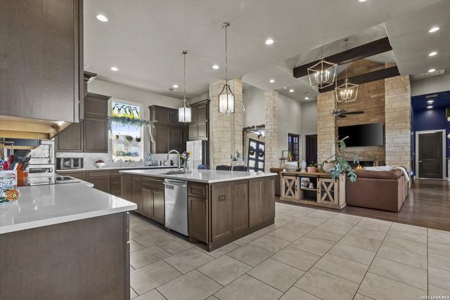 1943 Rothschild, New Braunfels, TX 78132