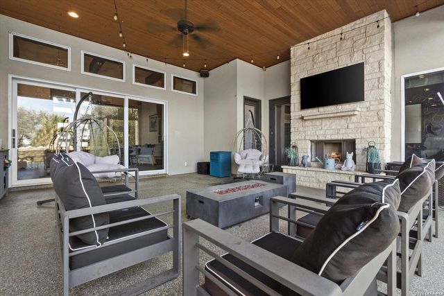 1943 Rothschild, New Braunfels, TX 78132