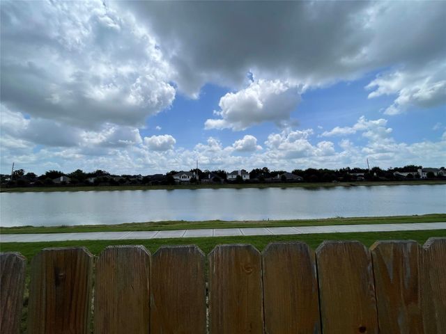 6515 James Michael Drive, Rosharon, TX 77583