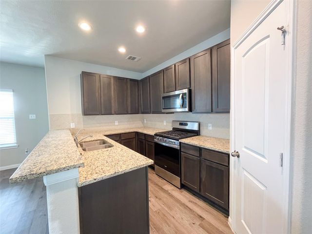 6515 James Michael Drive, Rosharon, TX 77583