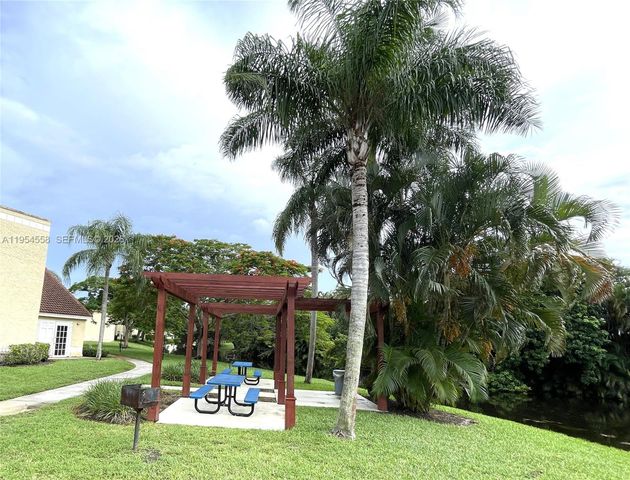 12760 Vista Isles Dr 711, Sunrise, FL 33325