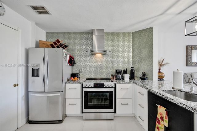 2260 W Discovery Cir W, Deerfield Beach, FL 33442