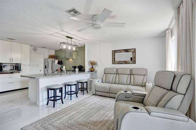 2260 W Discovery Cir W, Deerfield Beach, FL 33442