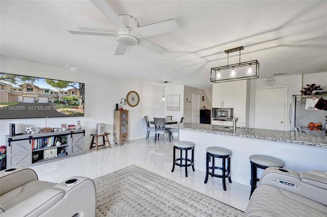 2260 W Discovery Cir W, Deerfield Beach, FL 33442