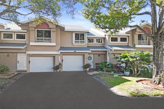 2260 W Discovery Cir W, Deerfield Beach, FL 33442