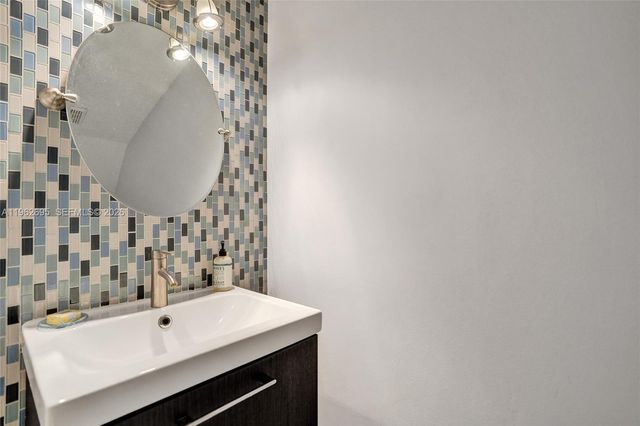 2260 W Discovery Cir W, Deerfield Beach, FL 33442