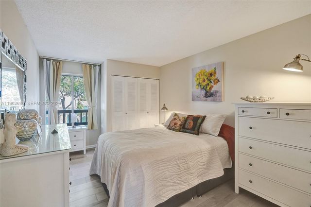 2260 W Discovery Cir W, Deerfield Beach, FL 33442