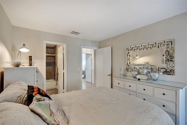 2260 W Discovery Cir W, Deerfield Beach, FL 33442