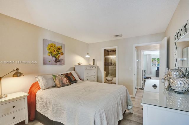 2260 W Discovery Cir W, Deerfield Beach, FL 33442