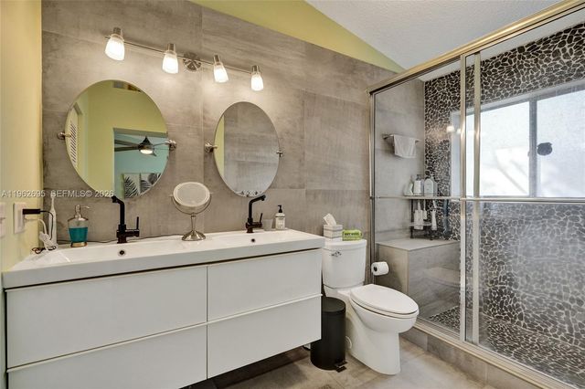 2260 W Discovery Cir W, Deerfield Beach, FL 33442