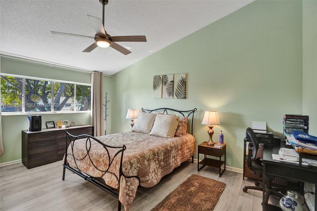 2260 W Discovery Cir W, Deerfield Beach, FL 33442