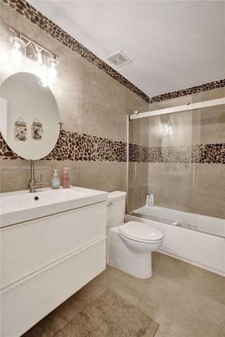 2260 W Discovery Cir W, Deerfield Beach, FL 33442