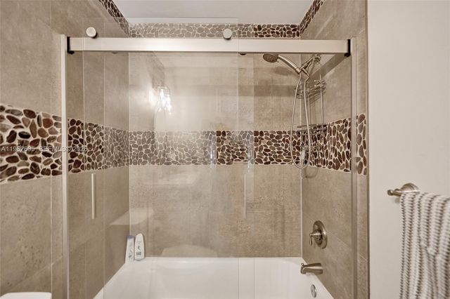 2260 W Discovery Cir W, Deerfield Beach, FL 33442