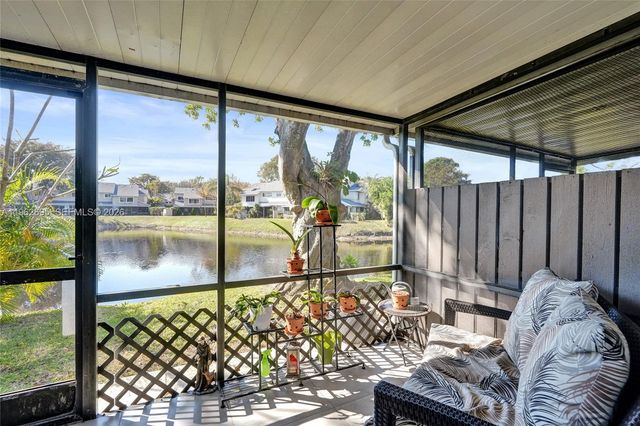 2260 W Discovery Cir W, Deerfield Beach, FL 33442