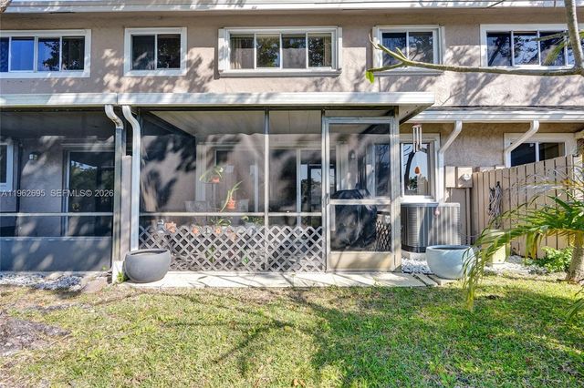 2260 W Discovery Cir W, Deerfield Beach, FL 33442