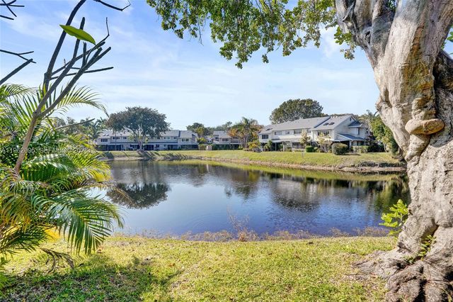 2260 W Discovery Cir W, Deerfield Beach, FL 33442