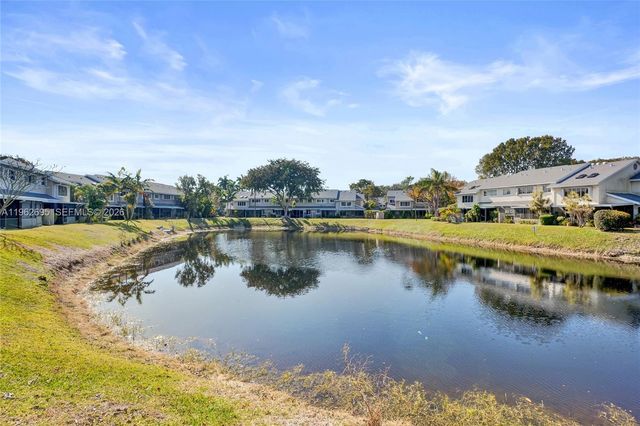 2260 W Discovery Cir W, Deerfield Beach, FL 33442