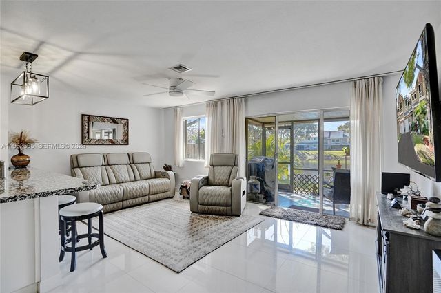 2260 W Discovery Cir W, Deerfield Beach, FL 33442