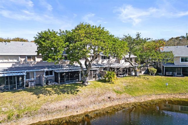 2260 W Discovery Cir W, Deerfield Beach, FL 33442