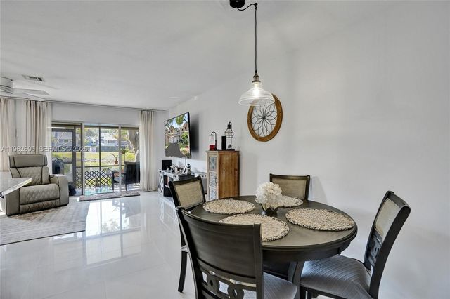 2260 W Discovery Cir W, Deerfield Beach, FL 33442