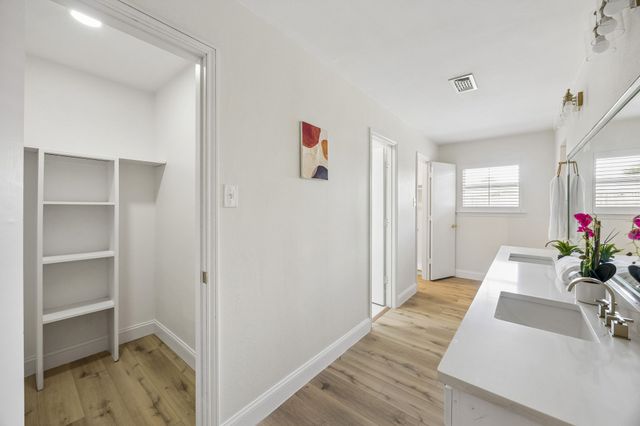 904 Shelley Drive, Arlington, TX 76012