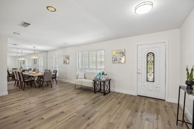 904 Shelley Drive, Arlington, TX 76012