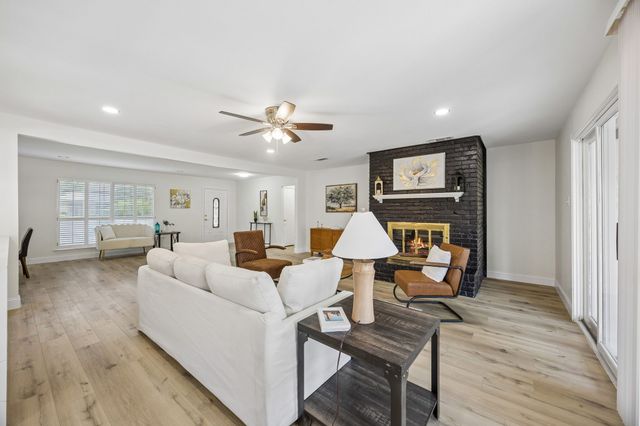 904 Shelley Drive, Arlington, TX 76012