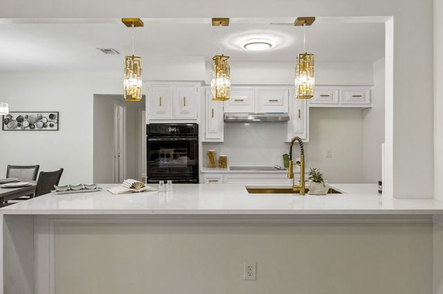 904 Shelley Drive, Arlington, TX 76012