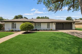 904 Shelley Drive, Arlington, TX 76012