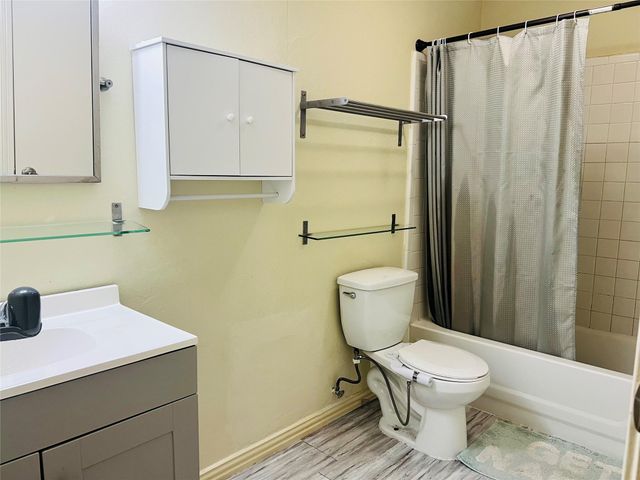 2120 El Paseo Street 620, Houston, TX 77054