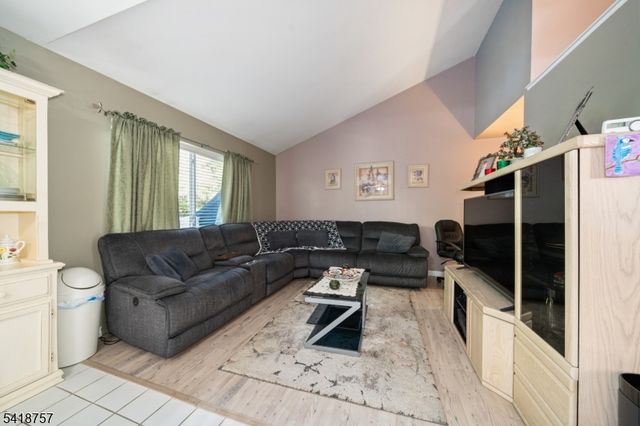 10 Wind Meadow Trl, Hardyston Twp., NJ 07419