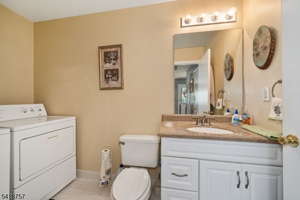 Image 11 of property listing at 10 Wind Meadow Trl, Hardyston Twp., NJ 07419