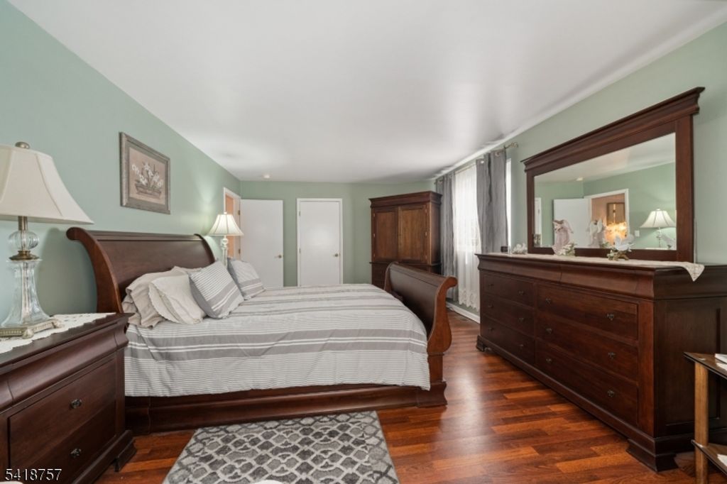 Image 12 of property listing at 10 Wind Meadow Trl, Hardyston Twp., NJ 07419