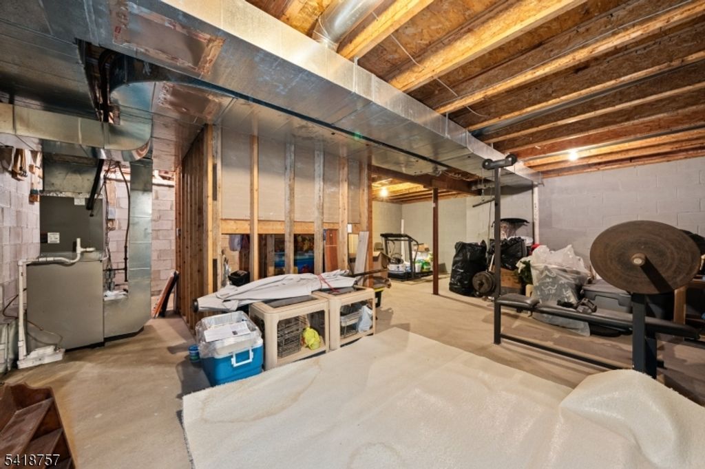 Image 18 of property listing at 10 Wind Meadow Trl, Hardyston Twp., NJ 07419