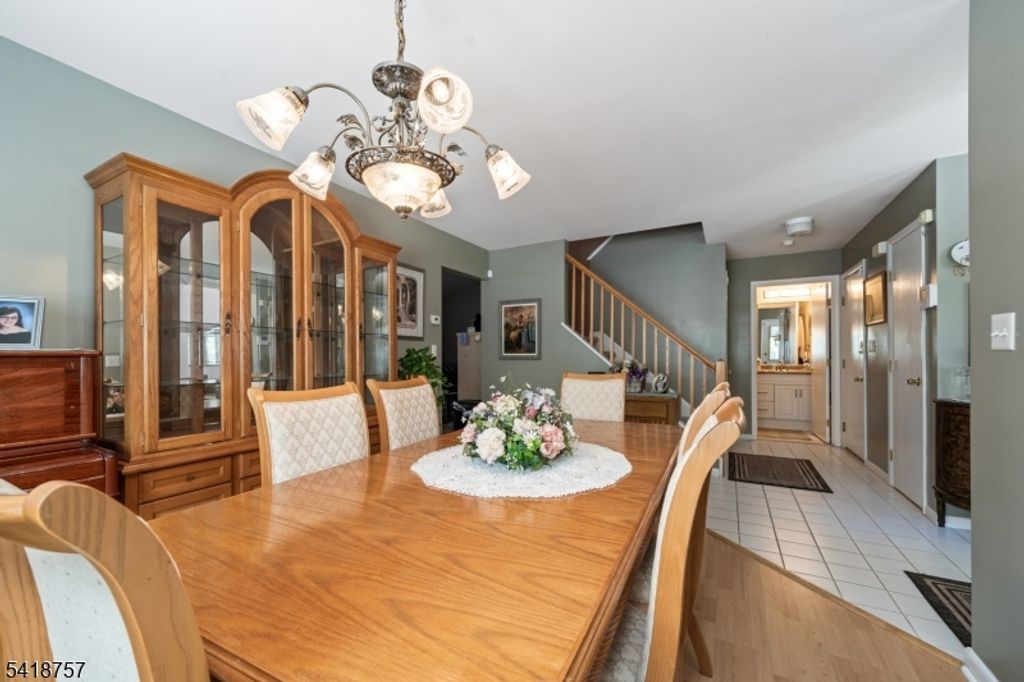 Image 10 of property listing at 10 Wind Meadow Trl, Hardyston Twp., NJ 07419