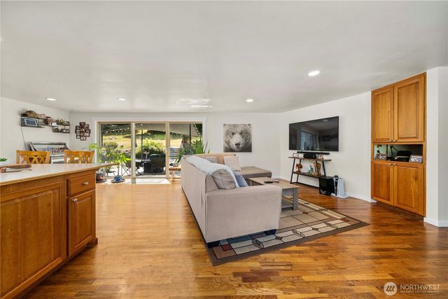 18201 Renton Maple Valley Road SE, Maple Valley, WA 98038