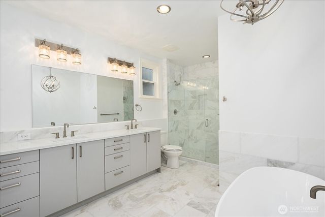 10207 NE 60th Street, Kirkland, WA 98033