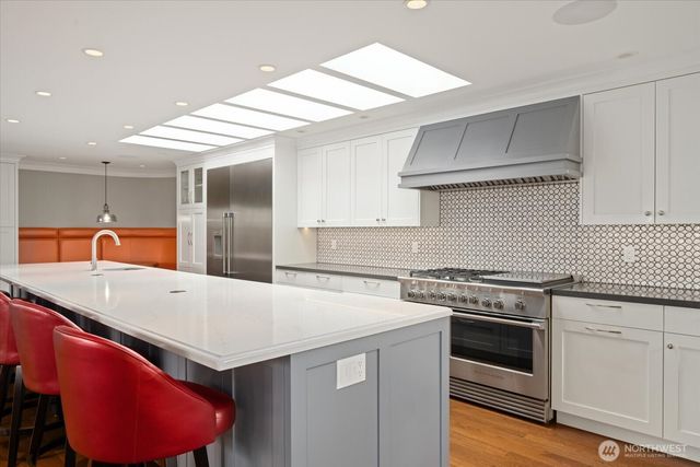 10207 NE 60th Street, Kirkland, WA 98033