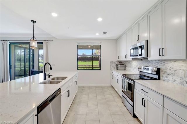 2368 Anguilla DR # 102, Naples, FL 34120