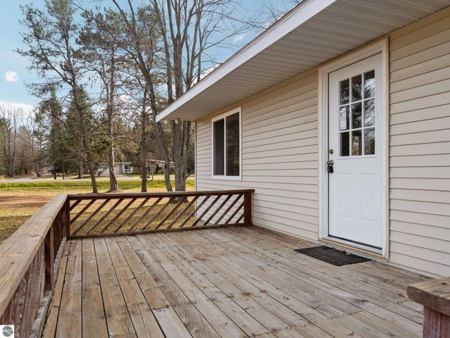 7808 Bacchanalia Court, Cadillac, MI 49601