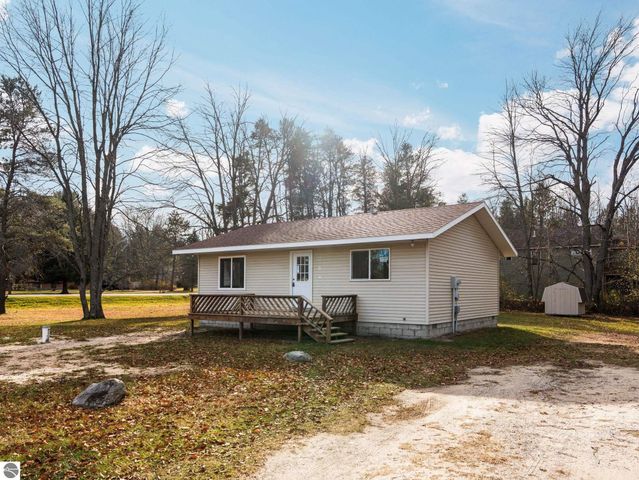 7808 Bacchanalia Court, Cadillac, MI 49601