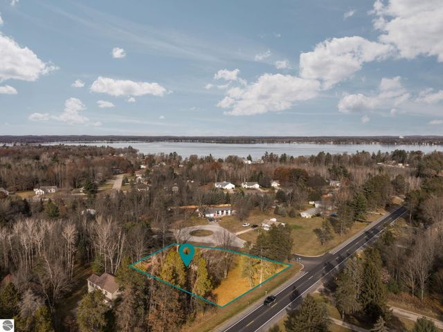 7808 Bacchanalia Court, Cadillac, MI 49601