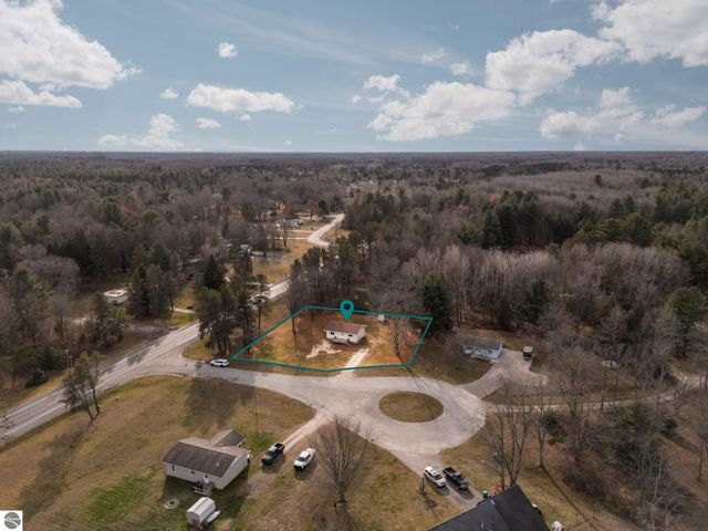 7808 Bacchanalia Court, Cadillac, MI 49601