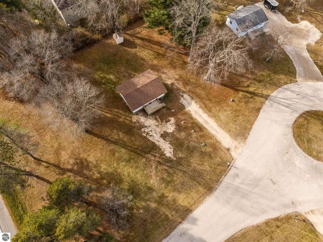 7808 Bacchanalia Court, Cadillac, MI 49601