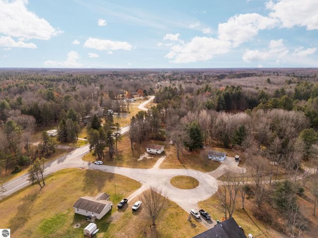 7808 Bacchanalia Court, Cadillac, MI 49601