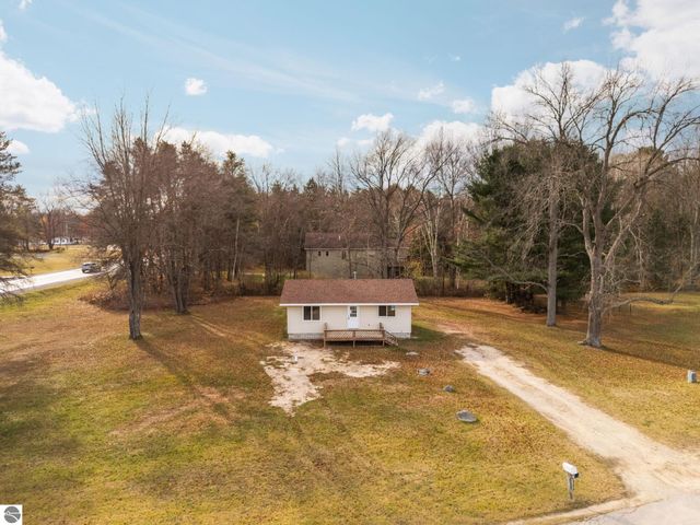7808 Bacchanalia Court, Cadillac, MI 49601