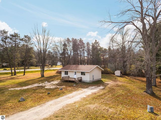 7808 Bacchanalia Court, Cadillac, MI 49601