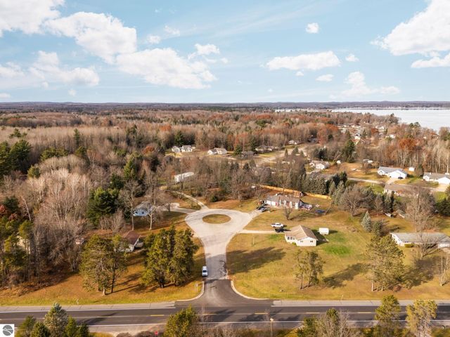 7808 Bacchanalia Court, Cadillac, MI 49601