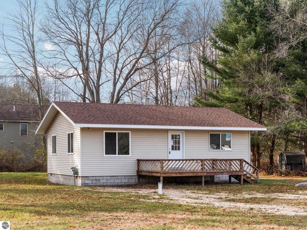 7808 Bacchanalia Court, Cadillac, MI 49601